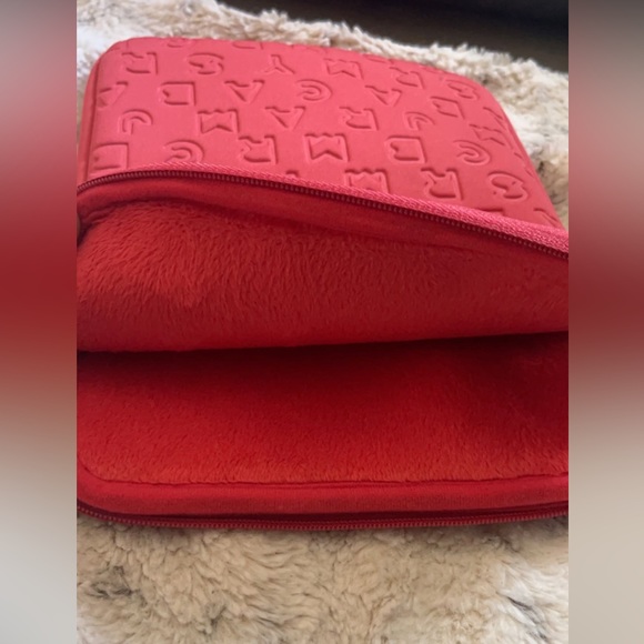 Marc by Marc Jacob IPad Case - Picture 4 of 7